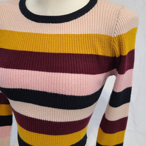 Forever 21 70's Style sweater Size L - Picture 2 of 9